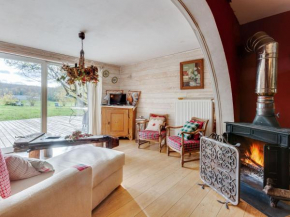Holiday Home in Auvergne with Roofed Garden and Terrace